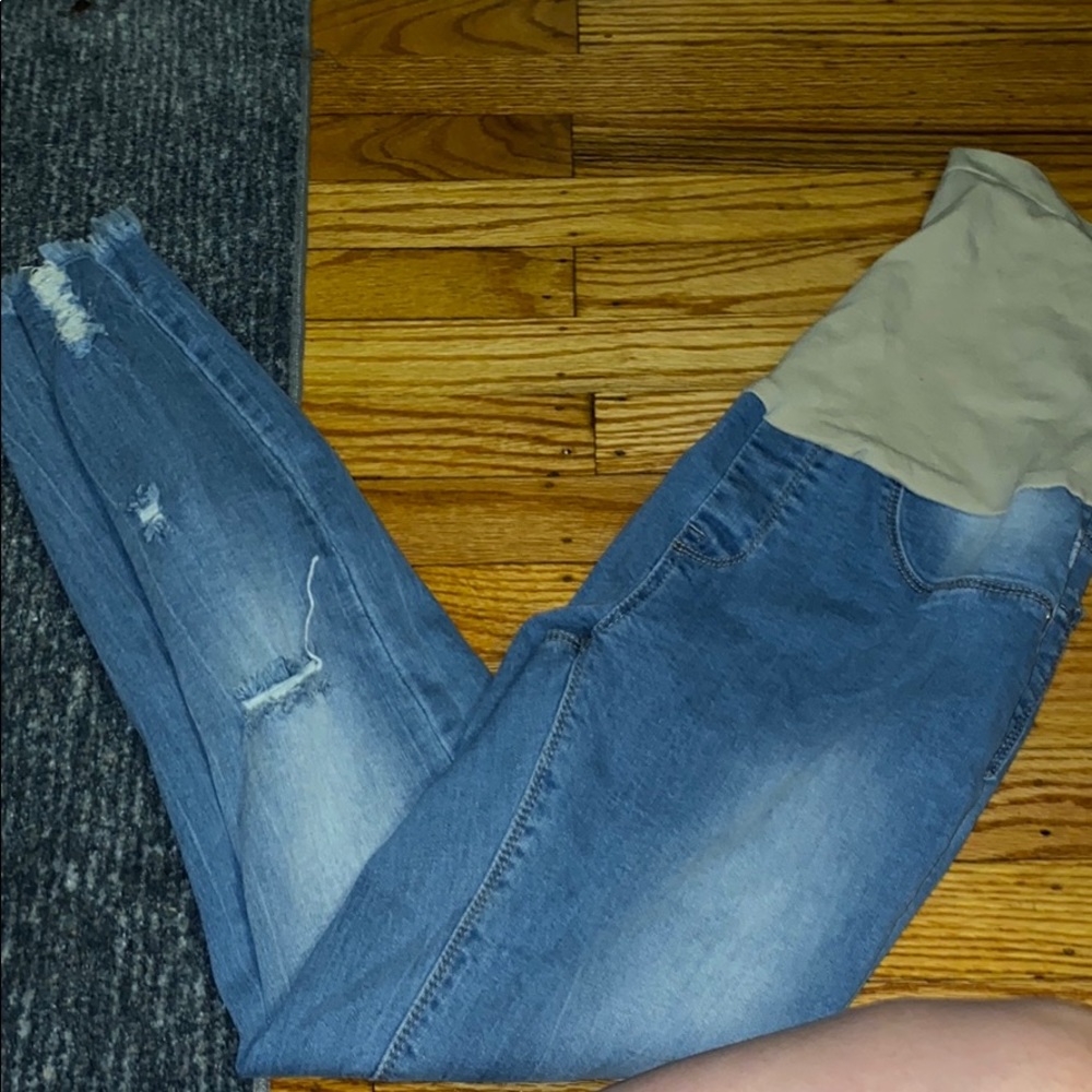 Maternity jeans like new. High waist elastic.
